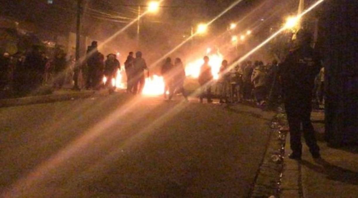 Además de los 64 autobuses calcinados, las casas del rector de la Universidad Mayor de San Andrés (UMSA) y del exdefensor del Pueblo, Waldo Albarracín, crítico de Morales, y de una periodista de la Televisión Universitaria de La Paz fueron saqueadas y quemadas.