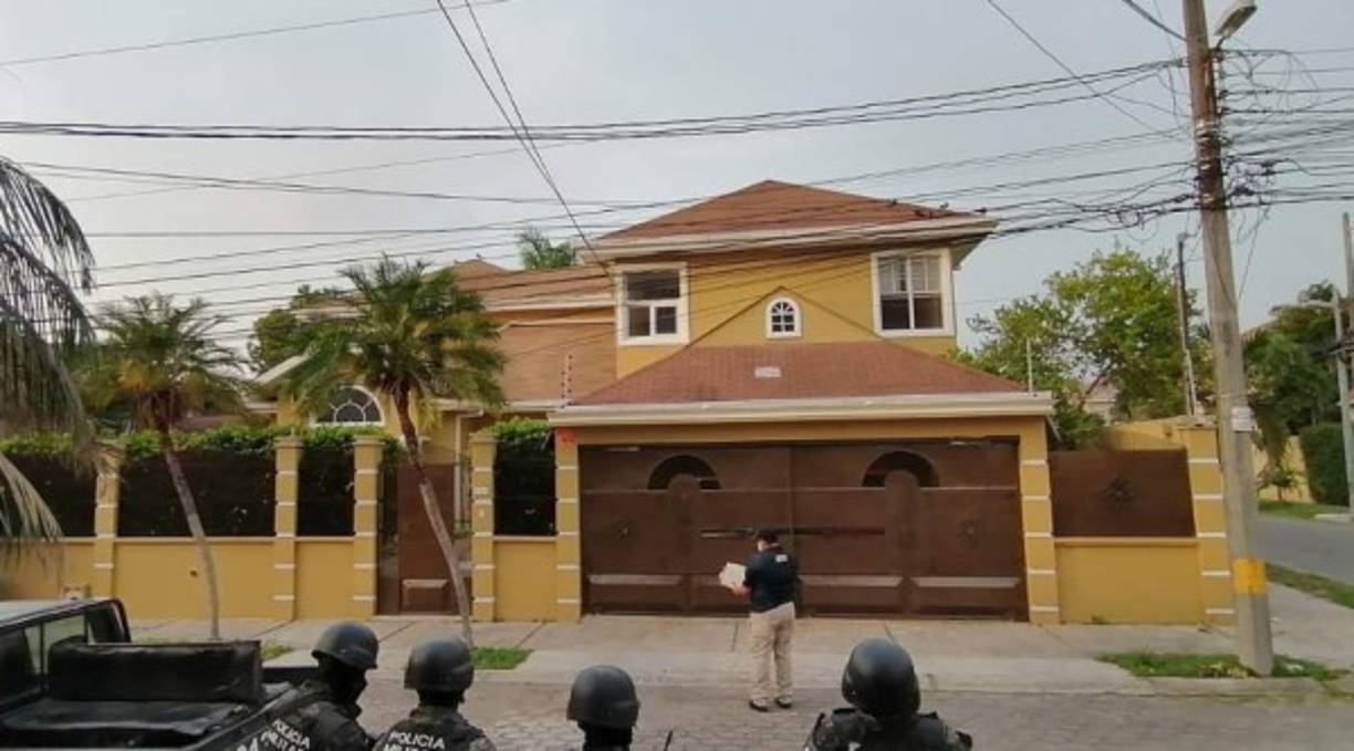 Agentes de la Fiscalía Especial Contra el Crimen Organizado y de la Agencia Técnica de Investigación Criminal (Atic) desplegaron sus operaciones a nivel nacional sobre las propiedades de Fuentes Ramírez. 22 sociedades mercantiles y 5 bienes inmuebles aparecen ligados a Ramírez, quien, desde Choloma, norte de Honduras, lideró una dinastía de narcotráfico internacional que envió toneladas de droga hacia Estados Unidos, según la justicia estadounidense.