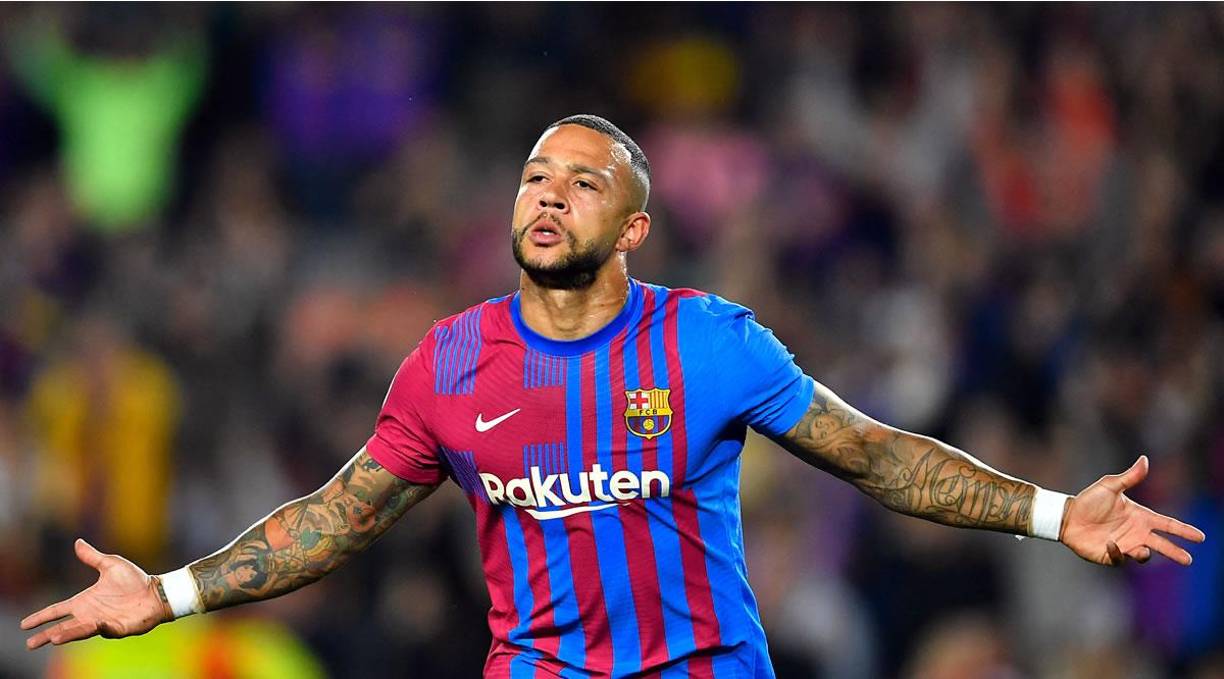 El delantero del Barcelona, Memphis Depay, quiere continuar en el club la próxima temporada a pesar de las especulaciones de que podría ser vendido para aliviar los problemas financieros del club, según Fabrizio Romano, periodista italiano especializado en fichajes. Al jugador de 28 años le queda un año más de contrato, pero ha perdido minutos en el Camp Nou desde la llegada de Xavi como entrenador.