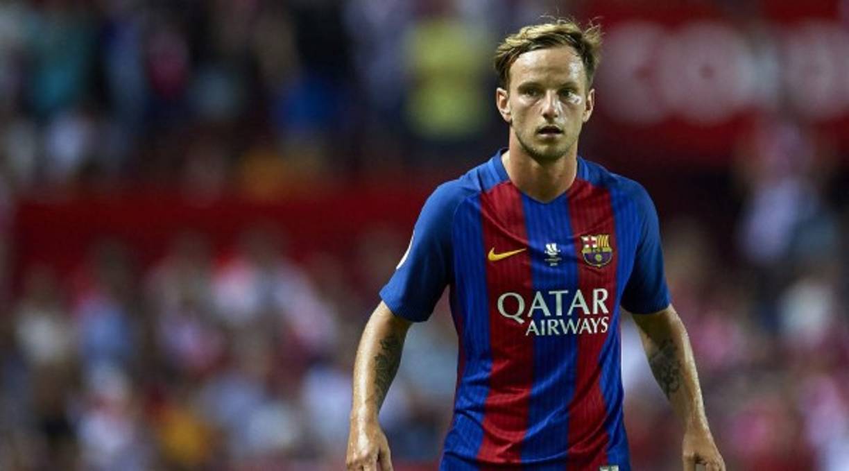 Ivan Rakitic: Además de entrar al campo siempre con el pie derecho, antes del partido siempre se pone la venda, el calcetín y el zapato izquierdo.