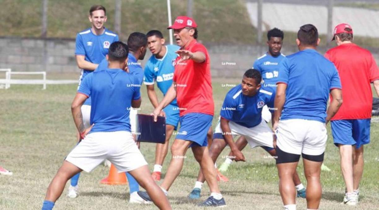 El Olimpia de la mano de Pedro Troglio se alista para lo que será su debut este fin de semana en el Apertura 2019. Legionario hondureño regresó al cuadro olimpista y puso el ambiente. Fotos Ronald Aceituno.