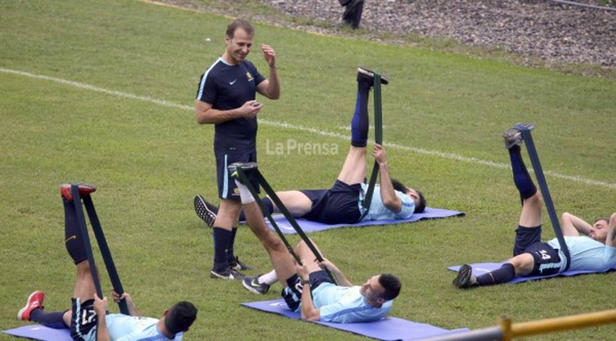 La selección de Australia realizó su primer entrenamiento en Honduras previo al partido de repechaje el próximo viernes.