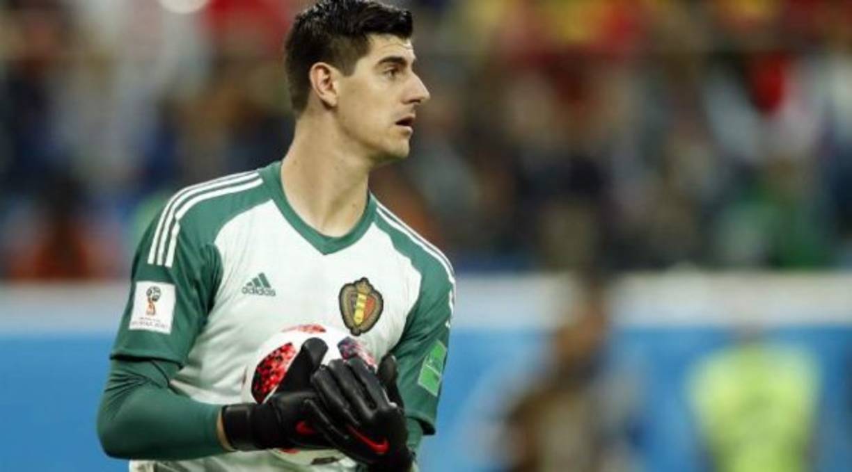El agente del portero del Chelsea Thibaut Courtois, Christophe Henrotay, aseguró este sábado que 'la mejor opción' para el jugador internacional belga es 'ir al Real Madrid' durante este mercado de fichajes. 'He leído que el Chelsea cuenta con Cortouis, pero he dejado claro al club que la mejor opción para él es ir al Real Madrid', indicó en declaraciones al diario británico The Sun.