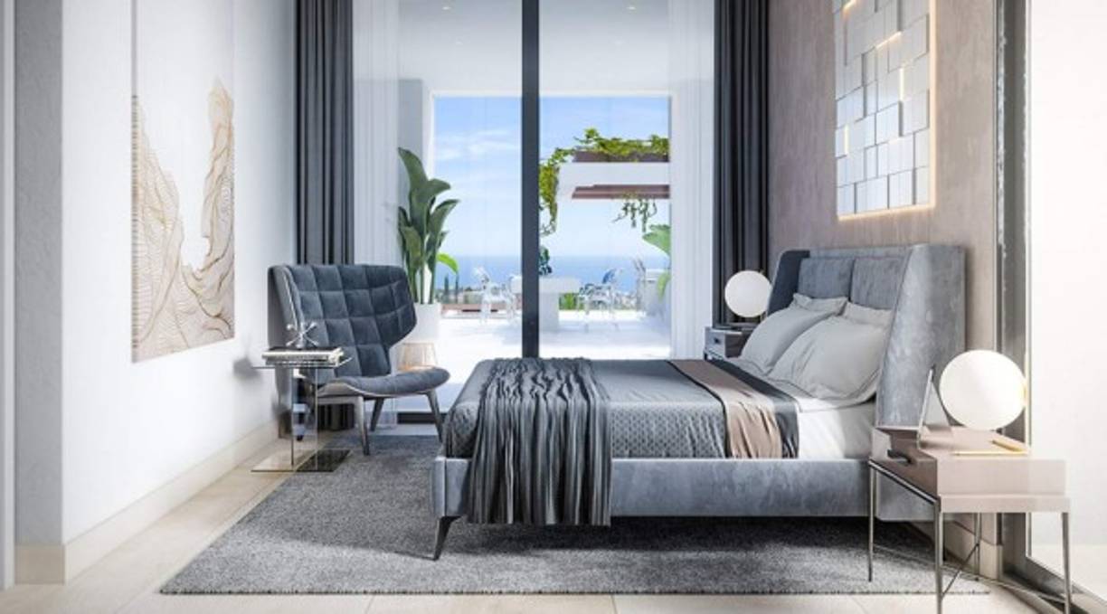 La suite principal cuenta con un baño privado y, por supuesto, una terraza con impresionantes vistas al mar.