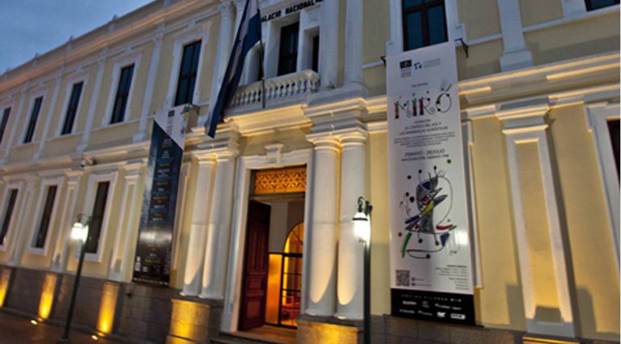 En ese contexto y por iniciativa del Consejo Internacional de Museos (ICOM), desde 1977, el 18 de mayo se celebra el Día Internacional de los Museos. La conmemoración tiene como fin motivar al público a visitarlos, así como sensibilizar sobre el papel que juegan en el intercambio cultural y el desarrollo social de los países. 