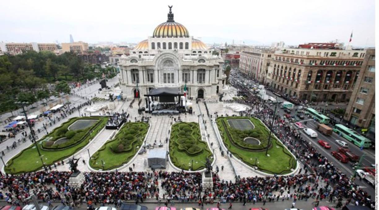 El Palacio de Bellas Artes luce sus mejores galas para despedir al Divo de Juárez.