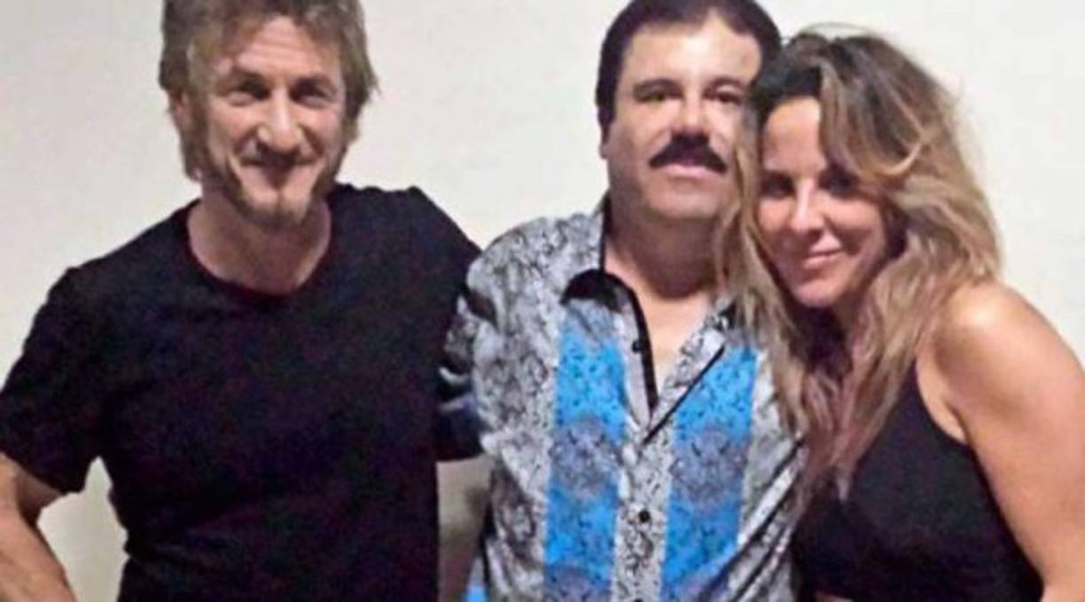 Kate del Castillo y Sean Penn tuvieron una reunión con el Chapo Guzmán en 2015, mientras éste se encontraba prófugo. El objetivo era hacer un documental sobre la vida del líder del Cartel de Sinaloa, el cual sería producido por Penn. <br/><br/>Debido a esa reunión que se dio a conocer más por esta fotografía, la procuradora mexicana, Arely Gómez González, confirmó que habían indicios de que el narcotraficante 'El Chapo” proporcionó recursos para el negocio de tequila de la actriz, por lo que la investigaron.<br/><br/>Hasta la fecha no se le pudo comprobar nada a Kate, quien vive en Estados Unidos, pero que ya puede ir a su país natal, México. <br/><br/>