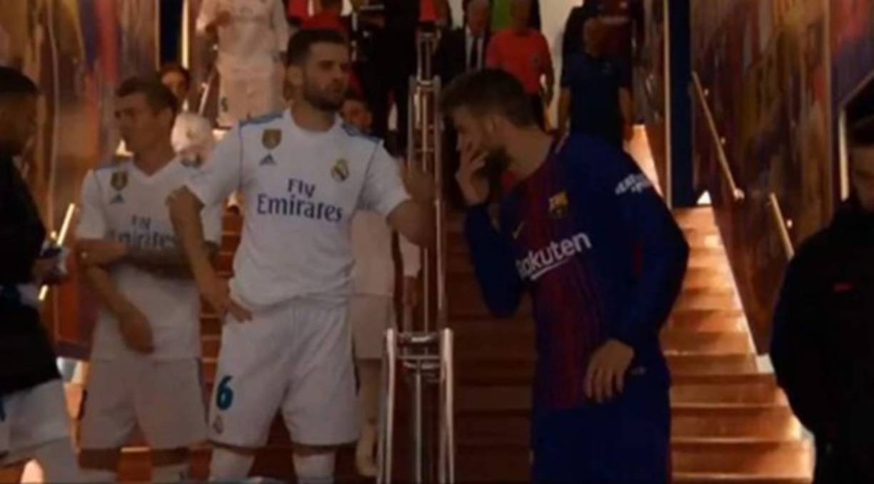 Previo al inicio del clásico, Piqué provocó a Nacho y el defensor madridista le respondió: '¿Cómo te puedes quejar si nos han expulsado 17 veces ya?'