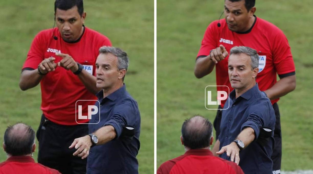 Pablo Lavallén calmando a un miembro de su cuerpo técnico tras reclamos a los árbitros, mientras Raúl Castro también le pide calma.