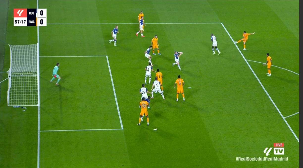 En la segunda parte, un penal cambió la historia del juego. Arda Güler provocó un penalti por mano de Sergio Gómez que no dio lugar a duda. Lo transformó Vinicius Junior para los merengues,