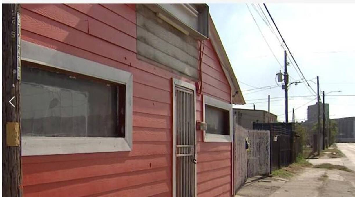 La hispana aceptó que reclutó a una menor de edad en México, en 2007, hizo que participara en sexo comercial, pero era ella quien recibía el pago de los clientes directamente.