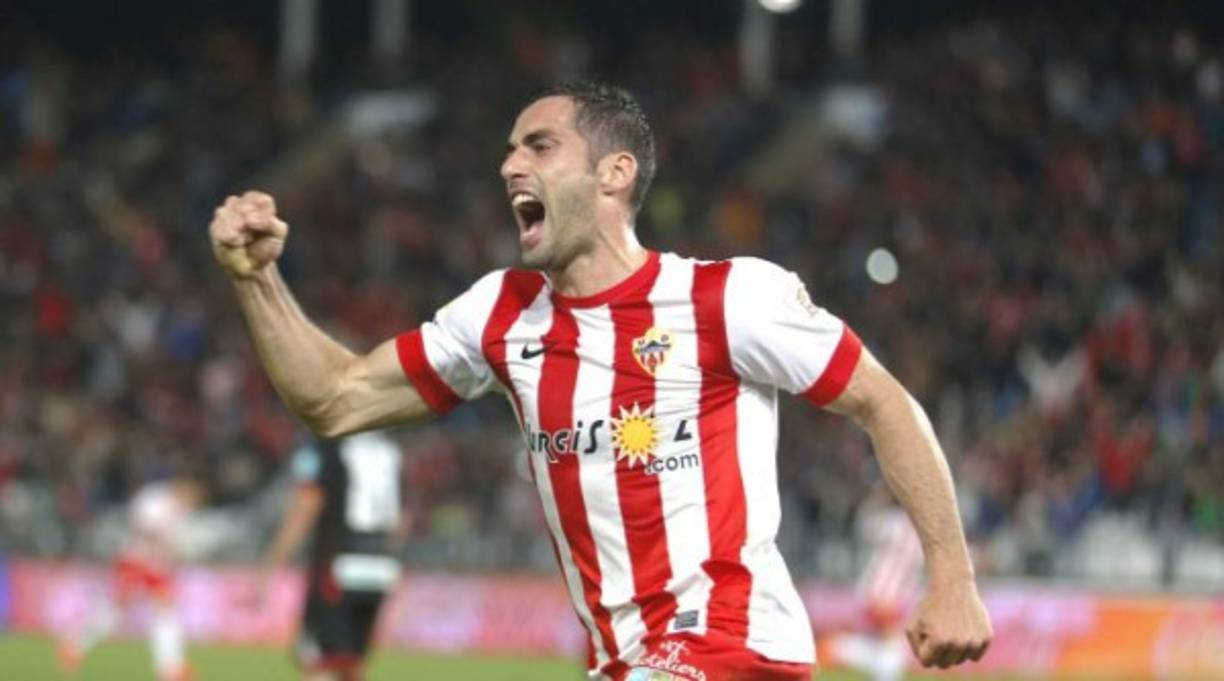 Ángel Trujillo: Defensor español de 32 años de edad, no tiene club. Ha jugado en equipo como Almería y Levante.