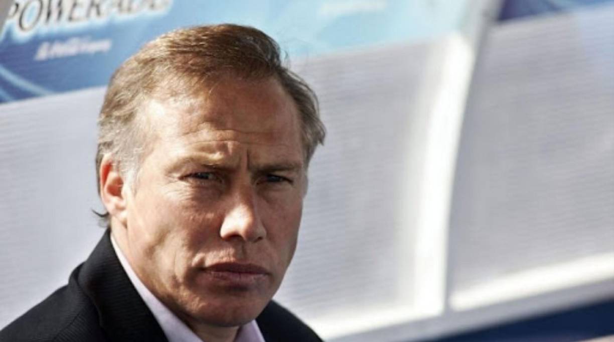 Roberto Sensini: Entrenador argentino de gran trayectoria en el mundo del fútbol. Se encuentra sin equipo y su último club fue el Everton de Chile en donde dirigió al hondureño Denil Maldonado. Anteriormente fue estratega del Udinese de Italia, Newel’s, Colón y Atlético Rafael de Argentina.