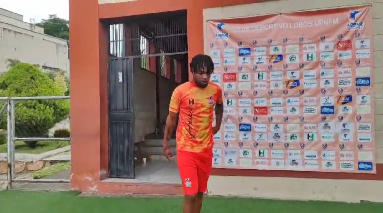 OFICIAL: Kevin Álvarez se unió a la pretemporada de los Lobos de la UPN. El lateral llega por seis meses a préstamo procedente del Motagua.