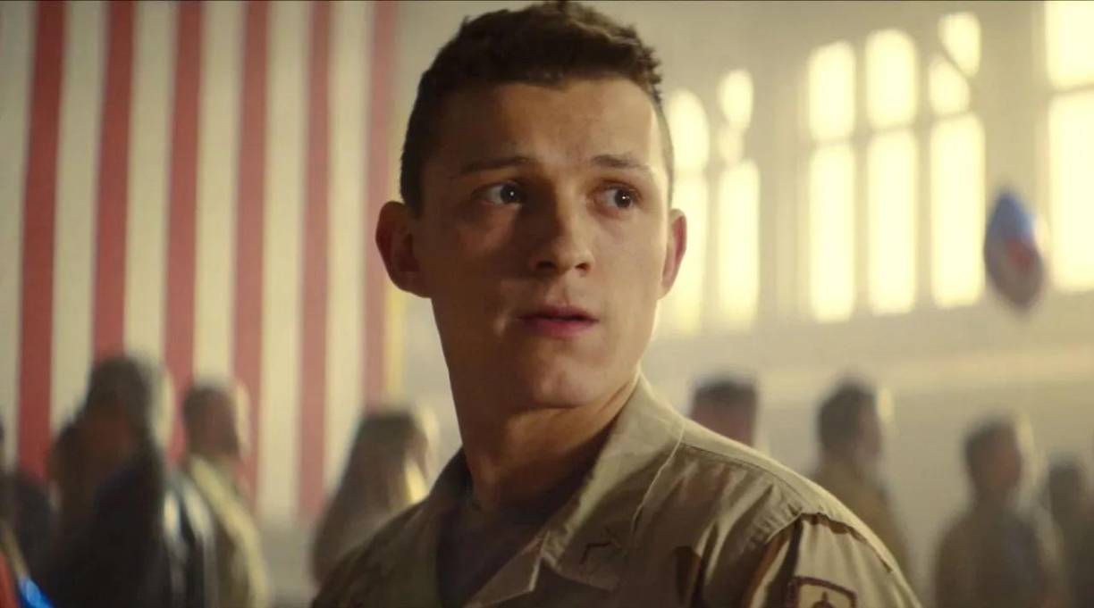 CherryProtagonizada por Tom Holland, sigue a un joven que se une al ejército y lucha contra la adicción y el crimen al regresar a casa.