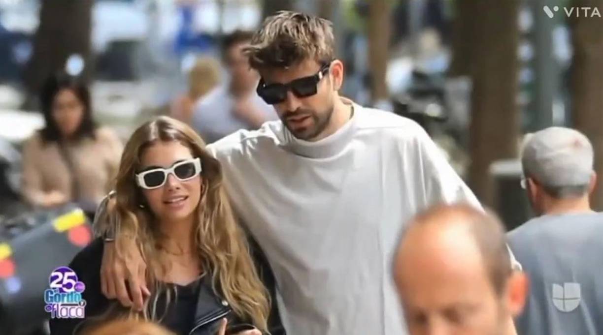 Clara Chía conoció a Gerard Piqué al empezar a trabajar en la empresa Kosmos propiedad del que fue jugador de fútbol. Un lugar en el que la joven no tiene muchos amigos desde que se hizo oficial la separación del exdefensa con Shakira. 