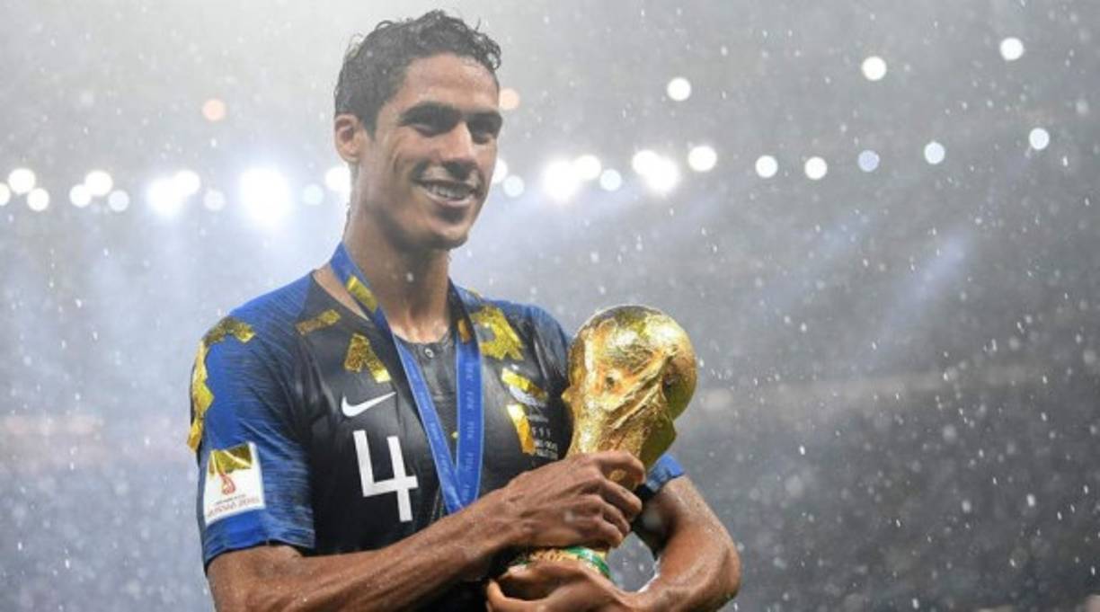 <br/>Varane: El Diario As informa que el central está enojado con Real Madrid desde que comenzó la temporada al no recibir un homenaje después de ganar el Mundial en Rusia con la selección francesa. Al parecer ha pedido irse del club merengue