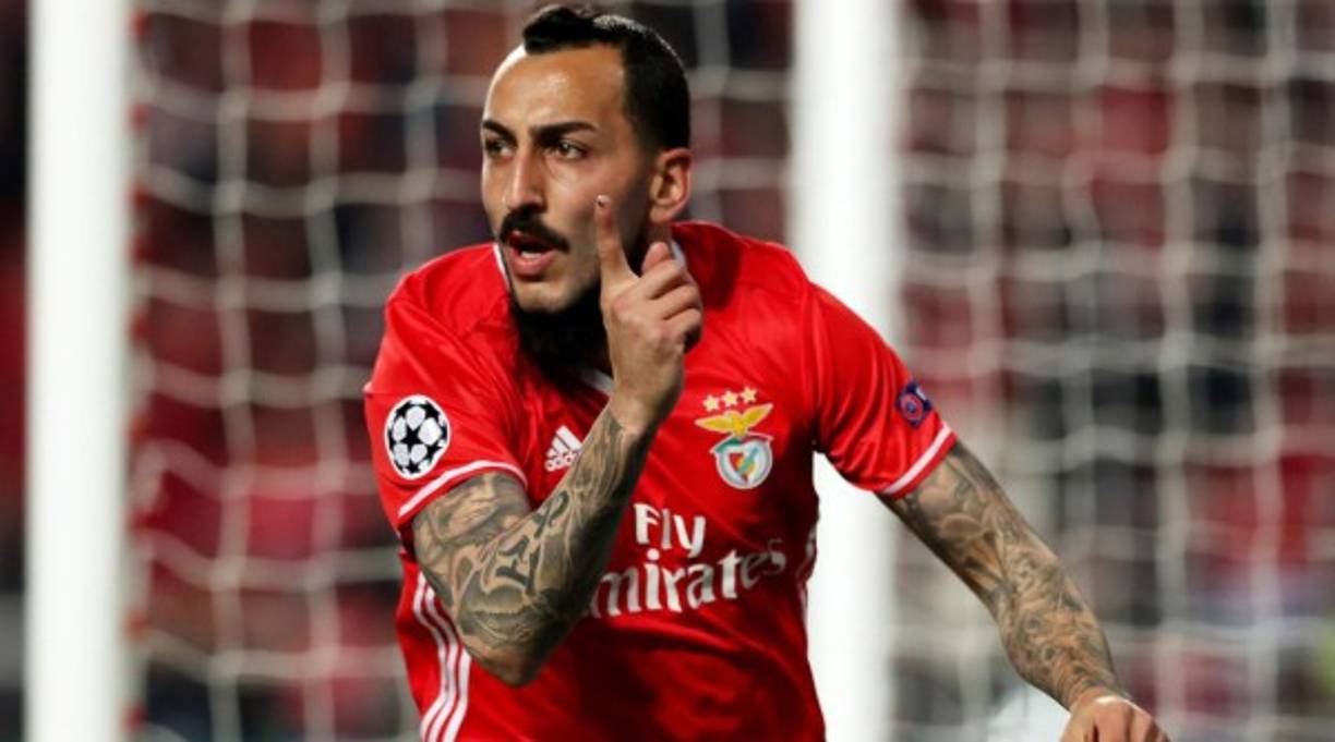 Mitroglou: En Portugal aseguran que Valencia e Inter de Milán persiguen el fichaje del delantero griego que juega en el Benfica.