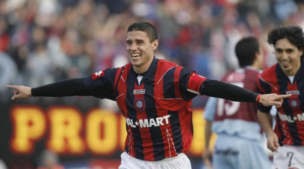 Cristián Tula. Defensa argentino que cuando va a Chile es objeto de burlas.