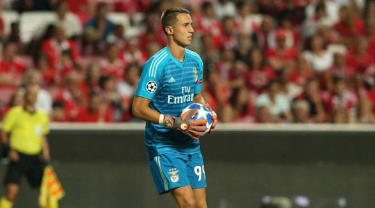 Portero: Odisseas Vlachodimos, 24 años (Benfica) - Ha realizado una serie de paradas impresionantes y ha sido uno de los que más ha brillado en el Benfica en una dura fase de grupos de la Champions League.