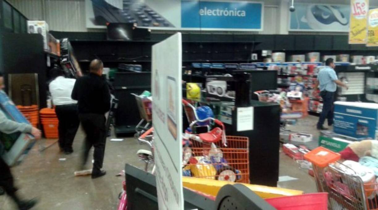 Varias tiendas fueron saqueadas tras las violentas protestas contra el gasolinazo.