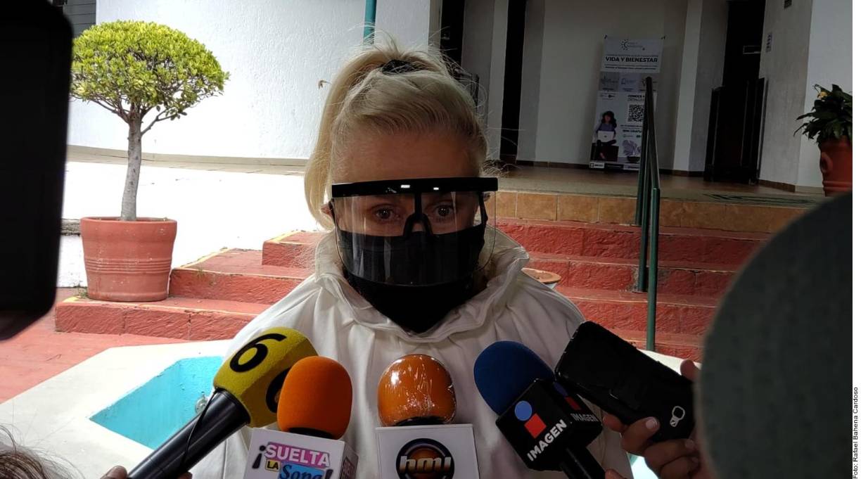 “Yo estaba al frente de mi abuela, yo estaba cuidando a mi abuela, yo me la llevé al hospital, yo tenía que sacar mi tarjeta para pagar y así fue”, aclaró Laura Zapata. 