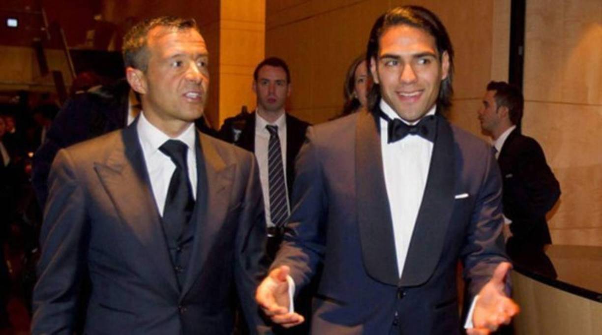 Falcao<br/>El exjugador del Atlético de Madrid está acusado de fraude por valor de 5,6 millones de euros al fisco español. El delantero colombiano del Mónaco se habría valido de empresas radicadas en paraísos fiscales para ocultar ingresos ligados a sus derechos de imagen.<br/><br/>Su agente, Jorge Mendes, está imputado por ello.