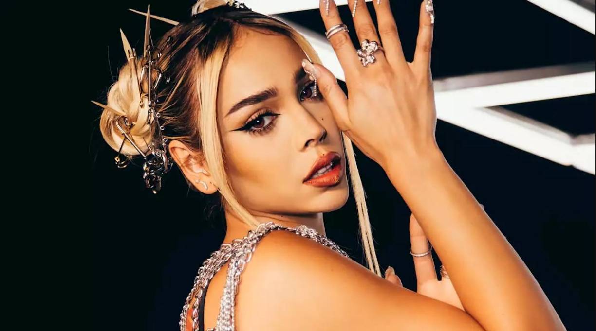 Además de promover “Cachito” y una vez que salga del “buen estrés de los Latin Grammys”, Danna Paola prepara su décimo álbum de estudio y otros proyectos de los que aún no puede hablar, “pero 2022 va a ser incluso mejor”, aseguró la cantante, que inició su carrera musical con “Mi globo azul” en 2001.