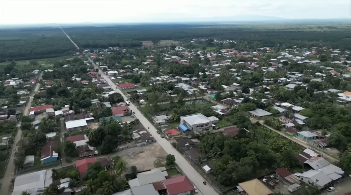 El famoso influcer visitó la comunidad de Mezapa en el departamento de Atlántida donde sumó a un exfutbolista hondureño a una nueva obra.