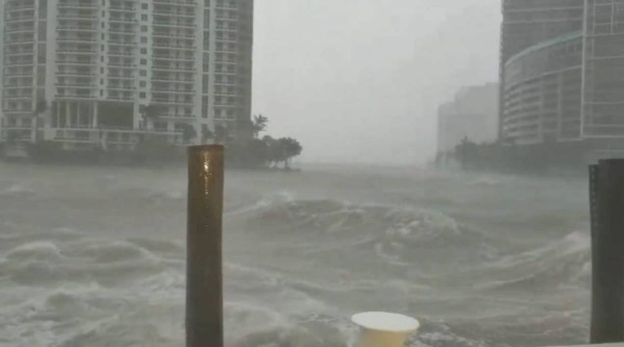 El presidente estadounidense Donald Trump declaró zona de catástrofe la Florida tras el impacto del poderoso ciclón Irma.