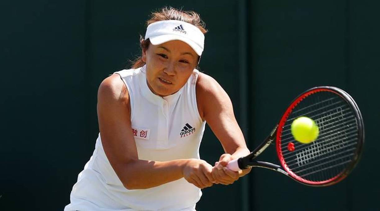 “Estos últimos días, estuvo en su casa, libre, y no quiso que la molestaran”, afirmó en inglés en Twitter, explicando que Peng Shuai “aparecerá pronto en público”.