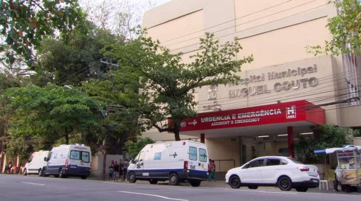 Mientras tanto, la <b>Policía Civil</b> está revisando las cámaras de seguridad en la zona para identificar a la mujer en la moto, quien aún no ha sido localizada debido a que llevaba casco y equipo de protección.