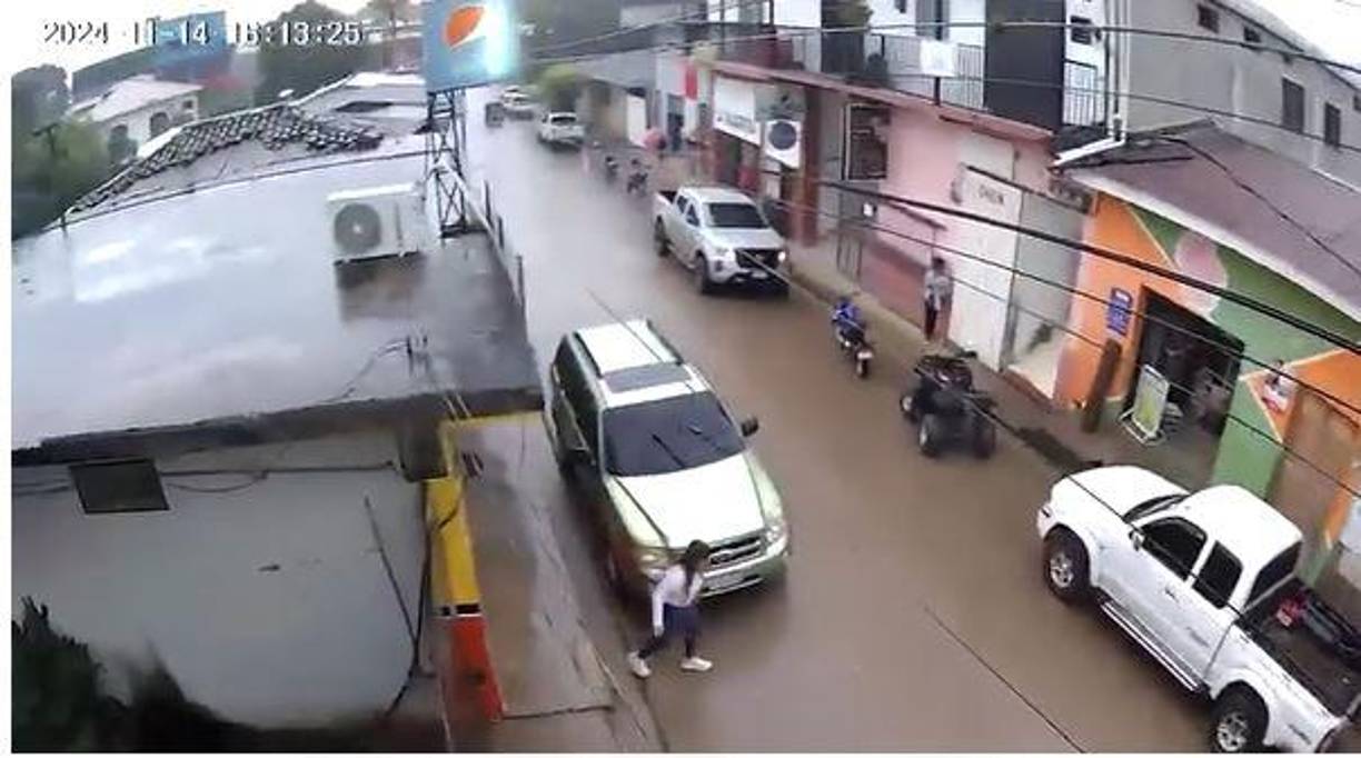 El video ha sido recogido por autoridades policiales que indagan los hechos que desencadenaron en la muerte de Pinto y Perdomo. 