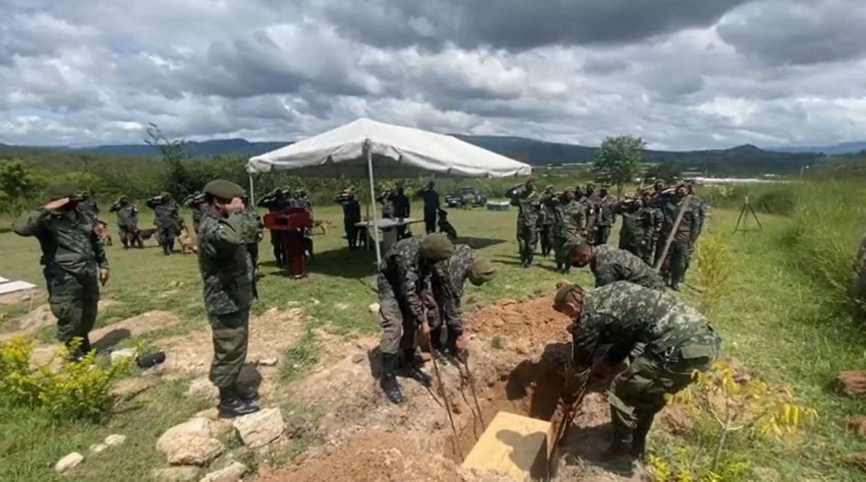 Askar falleció por problemas de salud, informó la Policía Militar. 