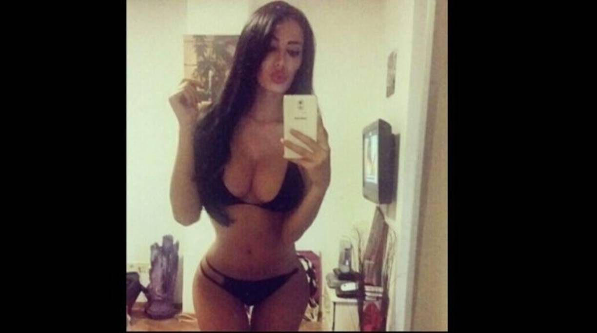 El jugador brasileño conoció a este sexy modelo en Ibiza.