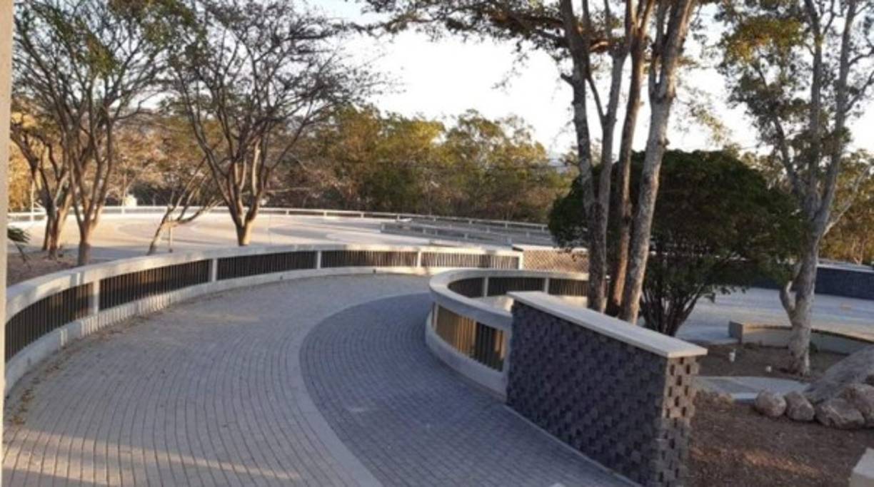 La Plaza de la Identidad tiene 826 metros cuadrados con inversión de 8,500,000.00 lempiras.<br/>La Plaza del Agua consta de 2,628 metros cuadrados con una inversión de 29,000,000.00 lempiras.<br/>El total del área de construcción es de 5,234 metros cuadrados y la inversión total del proyecto es de 50 millones de lempiras.