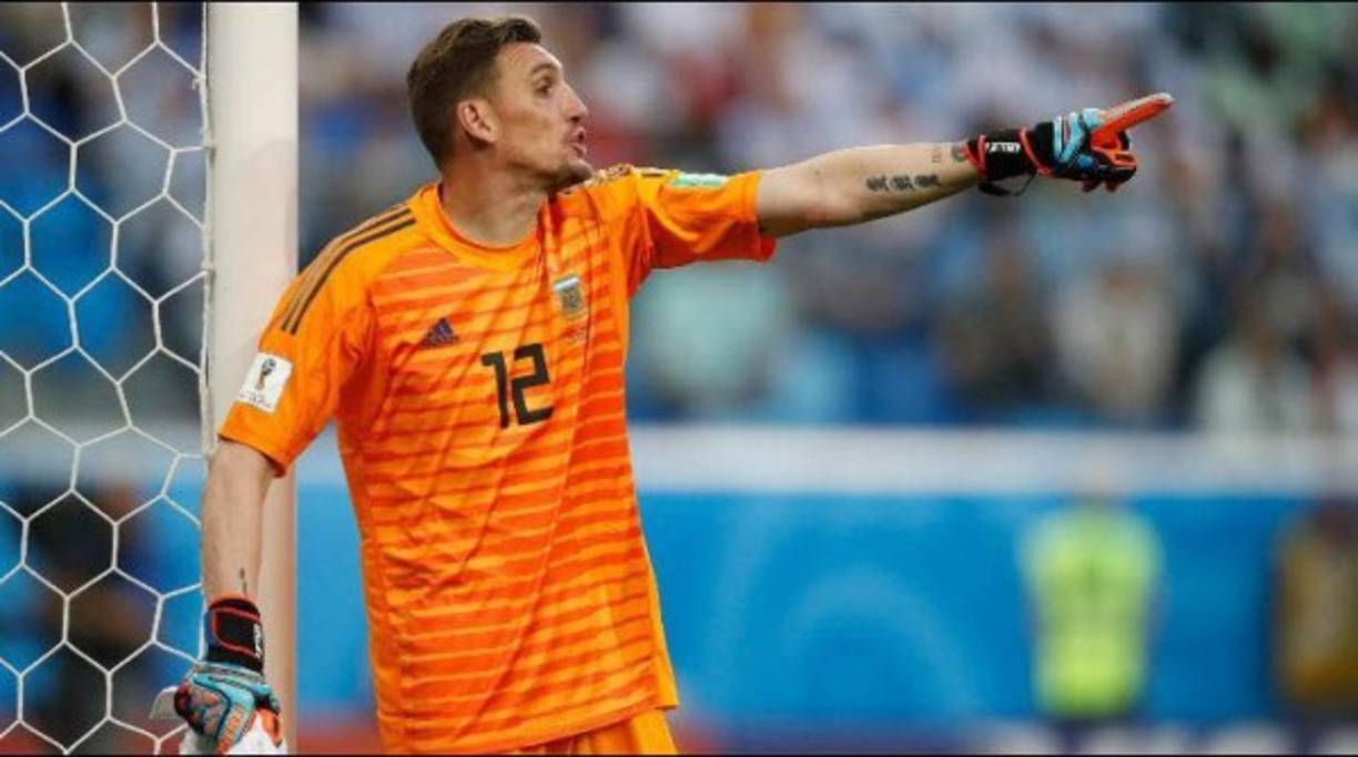Franco Armani: Será el portero titular de la selección de Argentina ante Brasil. Ha sido de los mejores futbolistas de la Albiceleste en la presente edición de la Copa América, juega en River Plate.