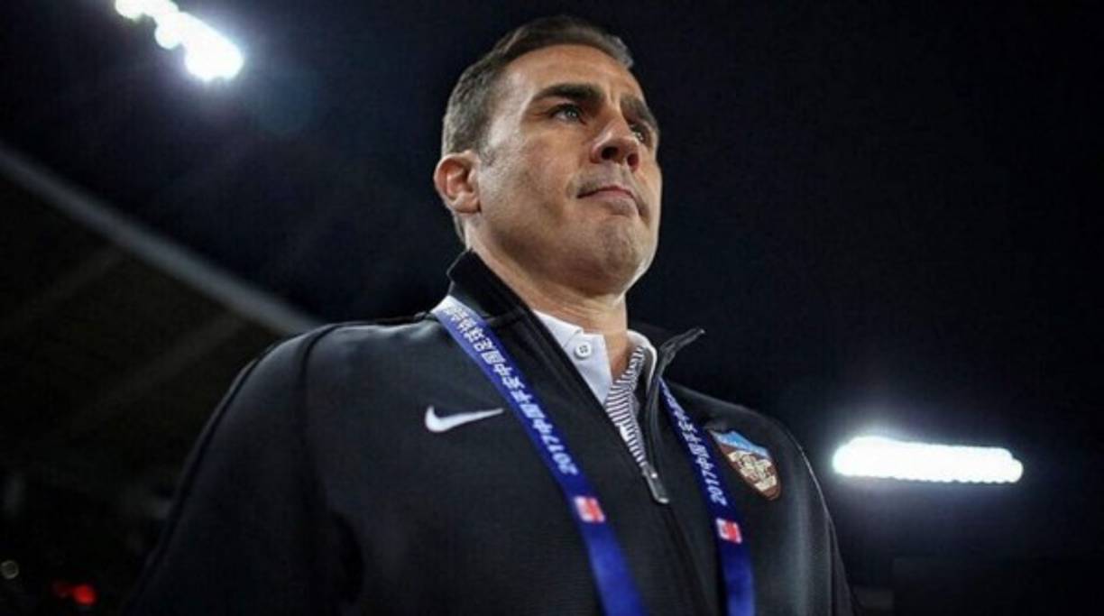 El futuro del italiano Fabio Cannavaro como entrenador del Guangzhou Evergrande, vigente campeón de la liga china, pende de un hilo tras una nueva derrota el pasado fin de semana de su equipo, que encadena seis encuentros sin ganar y ya ha sido eliminado de la Copa y la Liga de Campeones asiática.