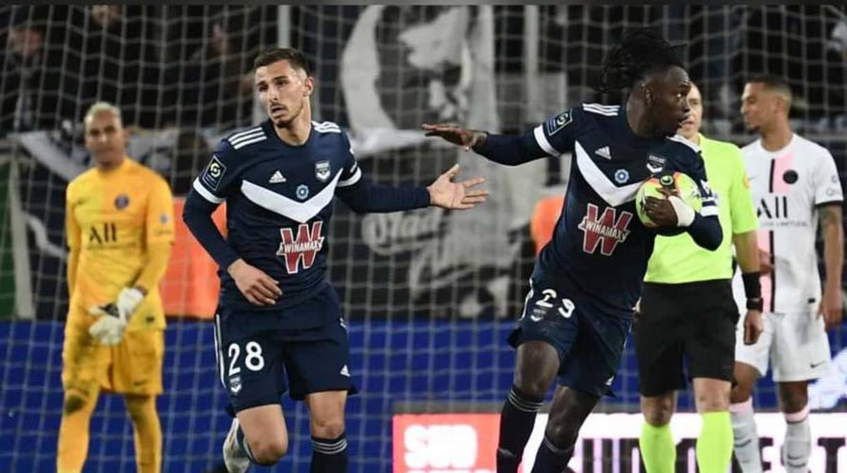 Alberth Elis le marcó al poderoso PSG e inmediatamente las redes sociales se inundaron de felicitaciones para el hondureño.