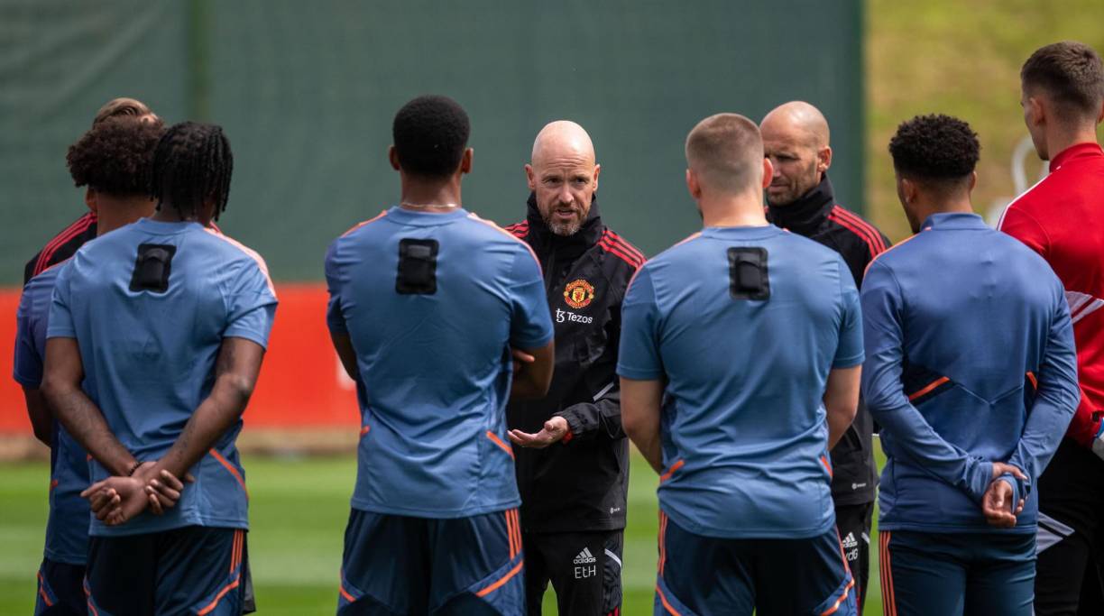 La era de Erik ten Hag en el Manchester United no solo ha empezado con la ‘limpia’ de 11 jugadores y algunos fichajes en carpeta, también ha interpuesto una serie de reglamentos que sorprendió a la plantilla.¿Por esa razón se quiere ir Cristiano Ronaldo?