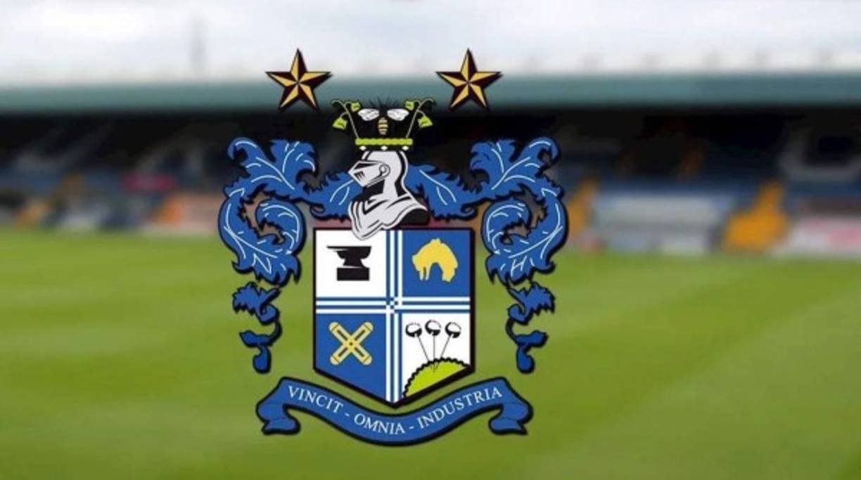 Esto provocó que la EFL, Liga de Fútbol Inglesa, sancionase al Bury con doce puntos menos al inicio de la siguiente campaña. Prácticamente una tumba para un recién ascendido. Pero la realidad superó a la ficción y el caso del Bury se fue complicando a pasos agigantados.