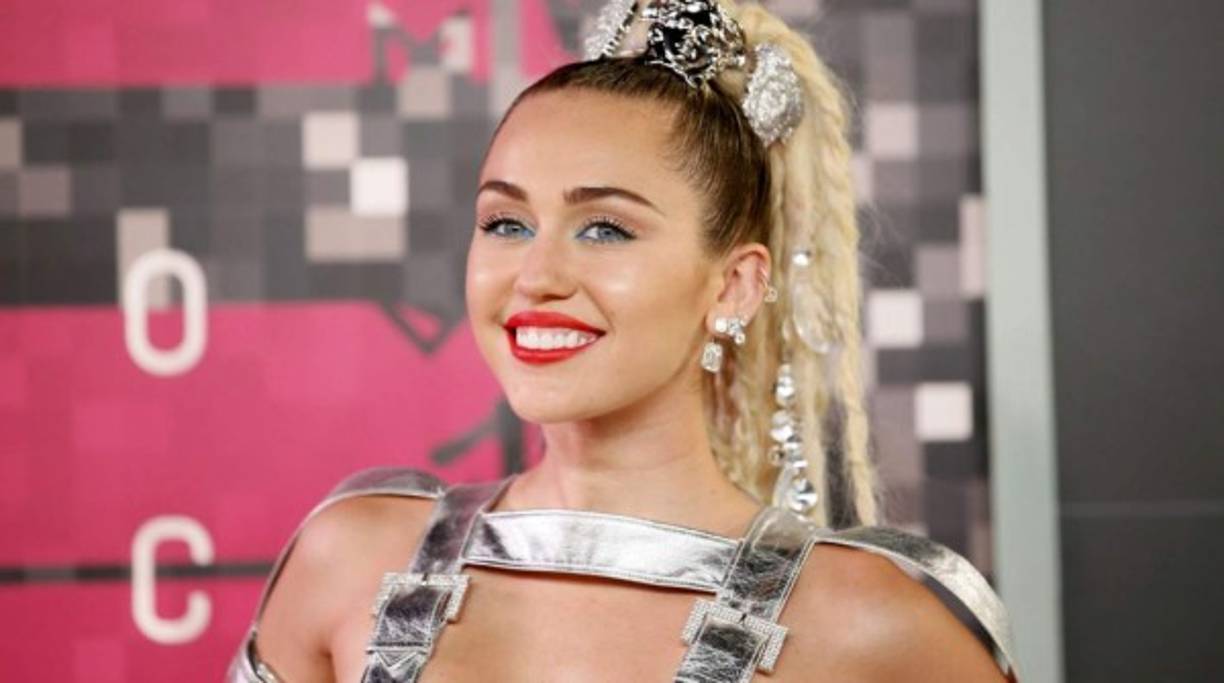 La polémica cantante Miley Cyrus, se llama Destiny Hope Cyrus.