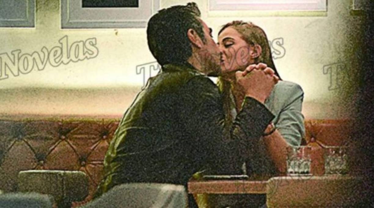 Adrián Uribe tuvo una noche romántica con la modelo y presentadora brasileña Thuany Martins. Las fotos mostraron a la pareja muy románticos.