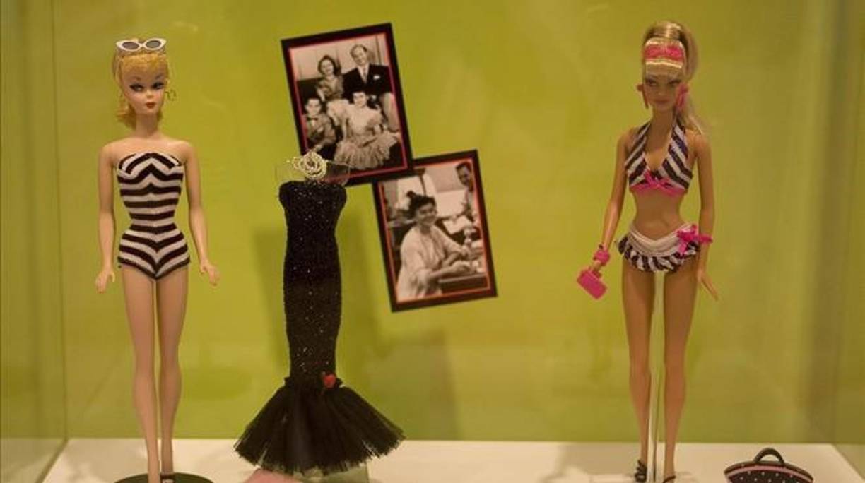 Ryan trabajó para Mattel por 18 años, y en este periodo también fue el creador de la muñeca parlante Chatty Cathy y los Hot Wheels. Pero al ser un hombre exitoso, varias revistas como People investigaron su pasado y conocieron que era adicto a las fiestas que de acuerdo con las publicaciones “eran orgías-bacanales”.Incluso, la actriz Zsa Zsa Gabor, con quien estuvo casada, reveló que en las fiestas acudían mujeres rubias, de busto prominente, pequeña cintura, algo muy parecido a Barbie.
