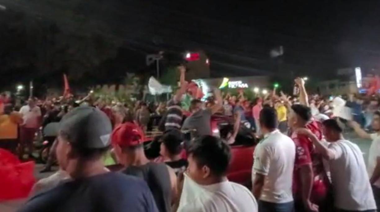 Libre celebra en las calles tras resultados del CNE