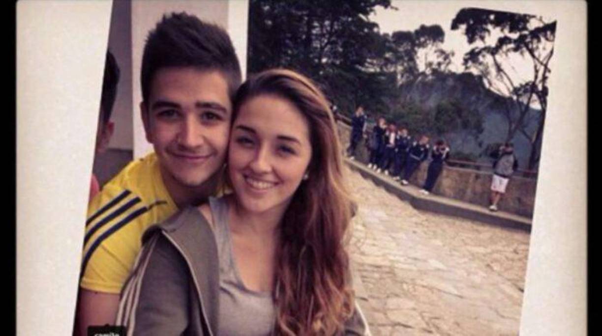 “Basta con haber tenido el corazón roto una vez en la vida para uno relacionarse para siempre con eso. Hay algo en el corazón de uno que para siempre va a quedar empático con el dolor y mi vida tiene tantos colores que procuro que las sombras habiten en las canciones para poder no llevarlas a la vida real”, finaliza.