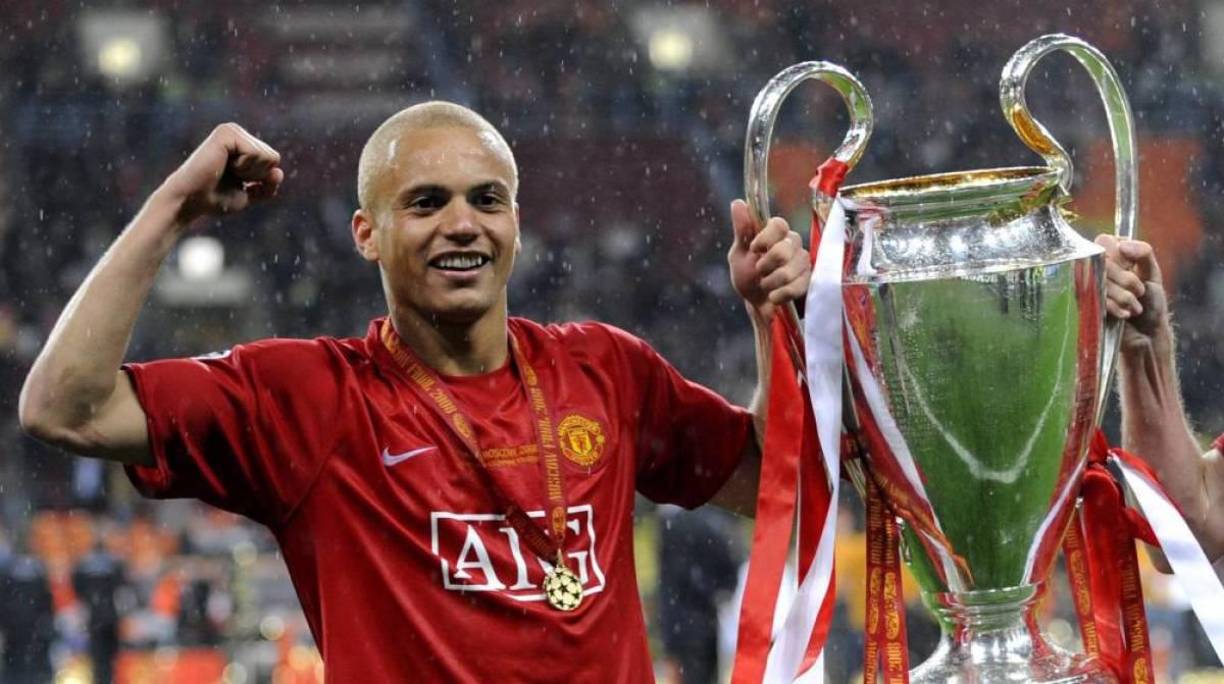 Wes Brown fichó por el Manchester United cuando tan solo tenía 12 años y fue dando pasos en las categorías inferiores hasta hacerse un hueco en el primer equipo. Desde el año 2000 fue un habitual en el once e incluso Sir Alex Ferguson se refirió a él en su momento como “el mejor defensor natural que este club ha tenido en años”.