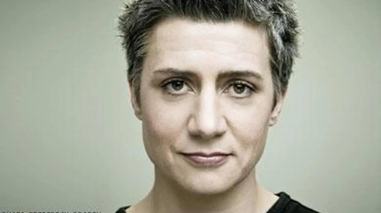 Más adelante, escribió otro libro sobre su experiencia en hospitales mentales, pero continuó enfrentando problemas de salud mental. 