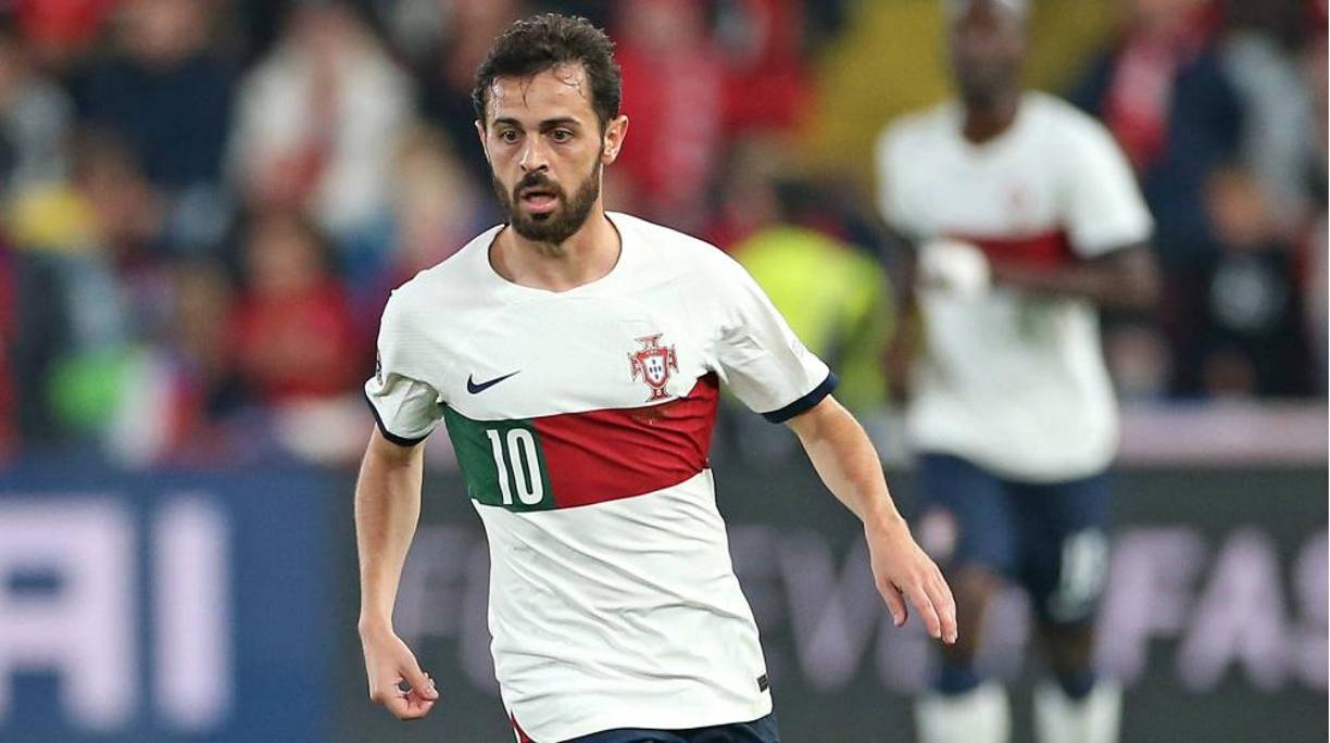 Bernardo Silva (Manchester City). El 2023 del Manchester City ha sido sencillamente perfecto: su triunfo en el Mundial de Clubes contra el Fluminense ha supuesto el quinto trofeo inglés, todo un récord. Y el mediocampista portugués ha estado en el centro de todo lo bueno, proporcionando la base estable de un rendimiento constante que permite a jugadores como Phil Foden, Jack Grealish y Jeremy Doku esparcir su magia de vez en cuando. Además de la Premier League, una buena actuación con Portugal en la Eurocopa 2024 podría poner a Silva en el punto de mira.