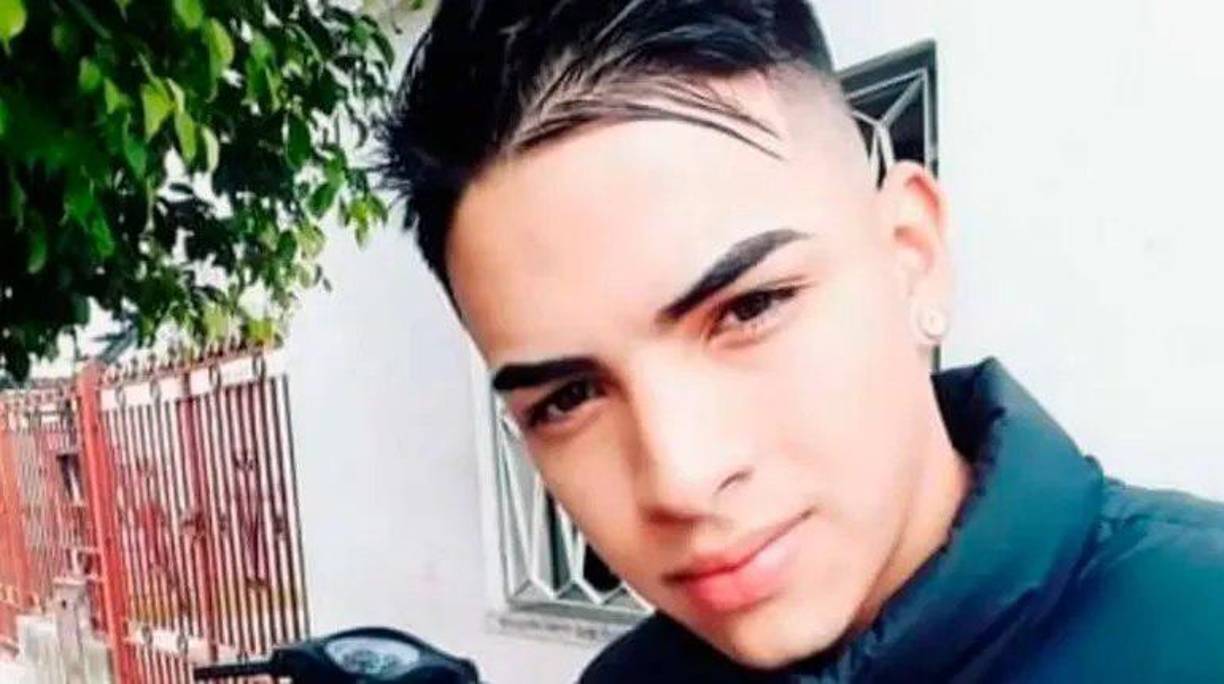 Pero el atacante le disparó un balazo en el abdomen, por lo que fue trasladado de urgencia a un hospital. Lo operaron y permanece internado en terapia intensiva con pronóstico reservado.